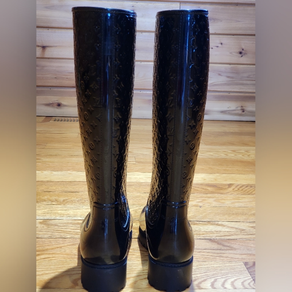 Black LV rain boots size 36 Eu - Picture 4 of 5
